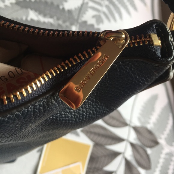 👜 Michael Kors Navy Blue Handbag 👜 - Picture 7 of 14
